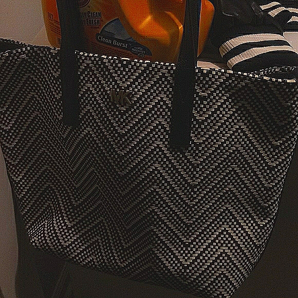 MK Tote - Picture 5 of 6